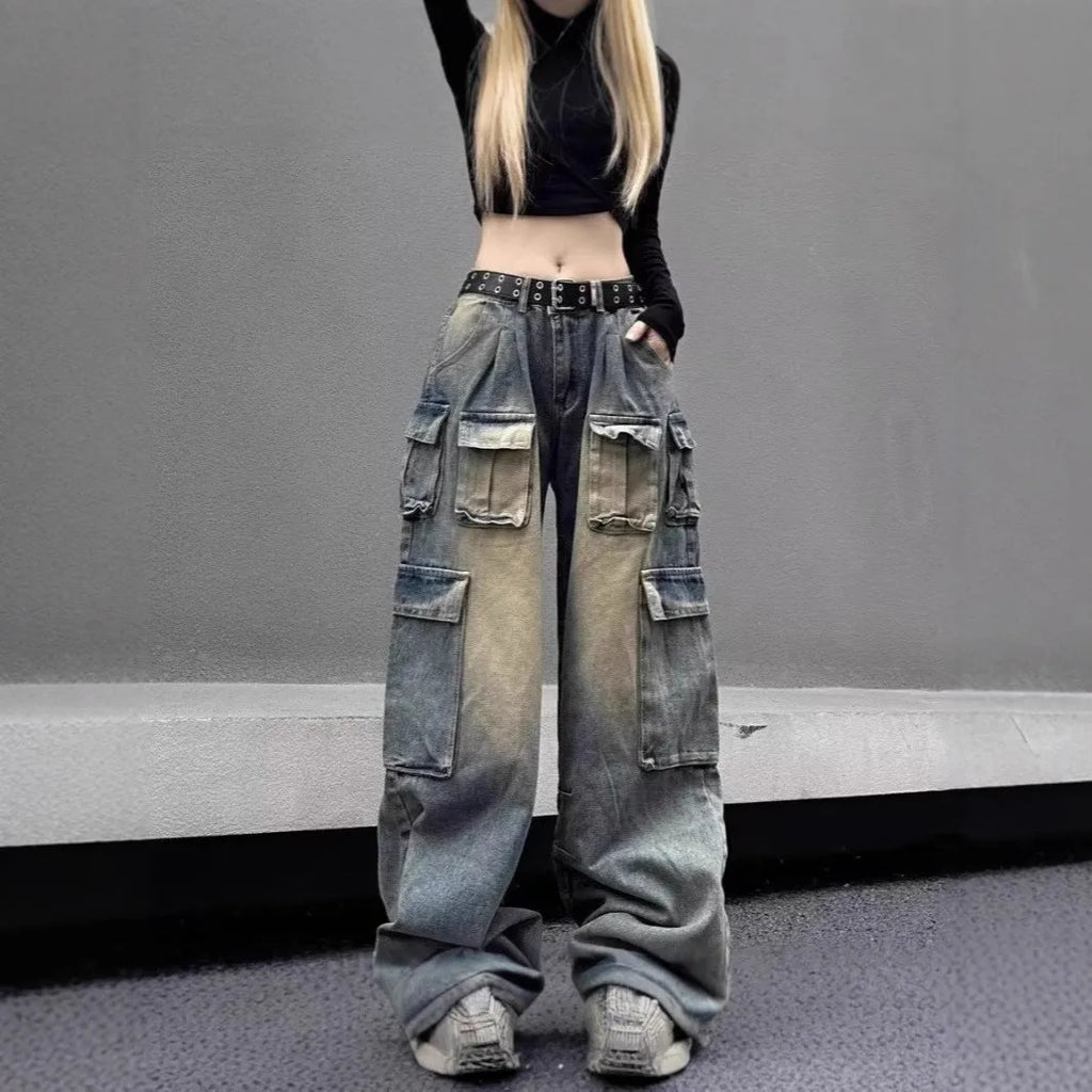 Men's loose fit distressed jeans with multiple pockets in black or light blue