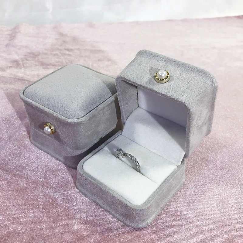 Fashion flannel waist-tight jewellery box with pearl buckle in light green for ring storage