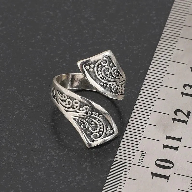 Adjustable opening silver alloy women's ring with electroplated finish