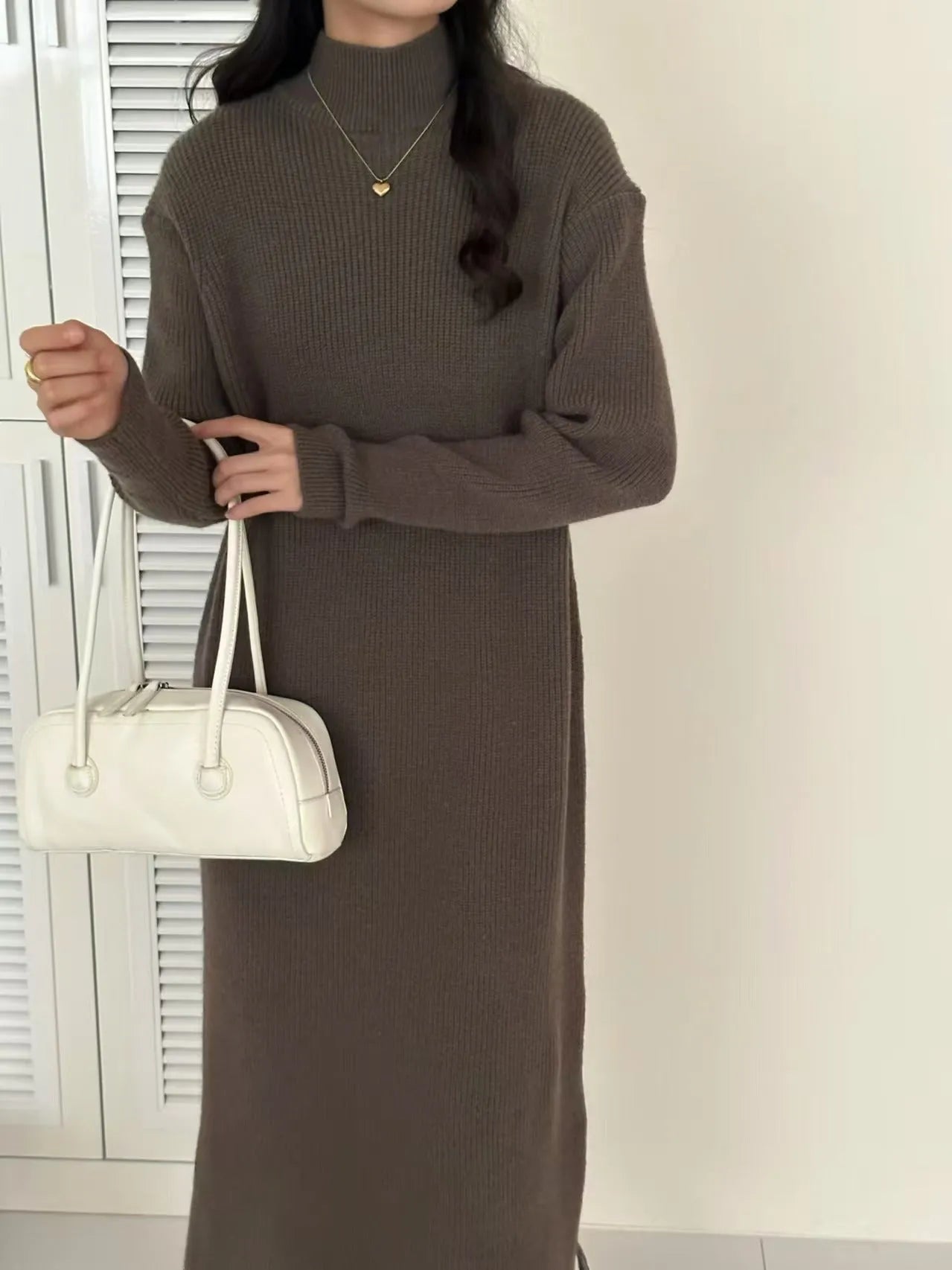 Acrylic knitted dress with high waist, long sleeves, and mid-length skirt in commuting style