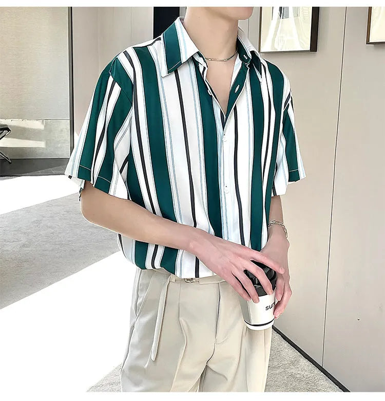 Loose casual colour-block top in green with pointed collar made from yarn-dyed fabric