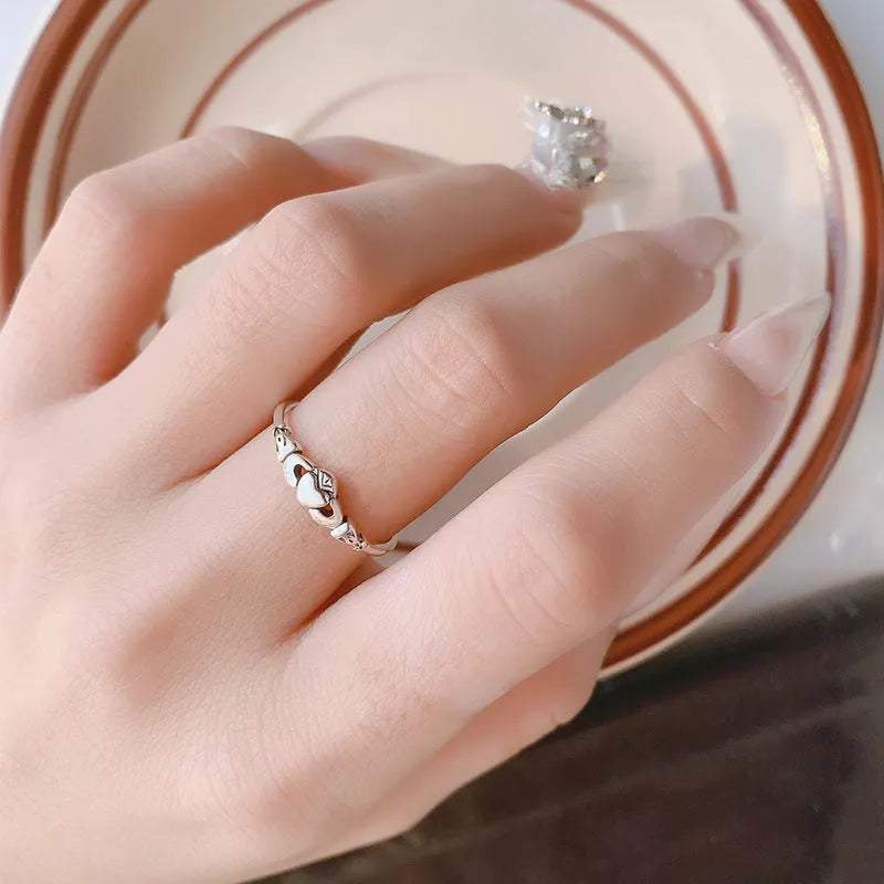 Retro silver heart-shaped open ring made of copper with minimalist love heart design