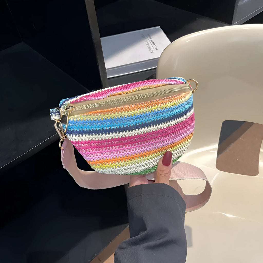 Women's straw beach shoulder bag with shell shape and single strap in blue colour