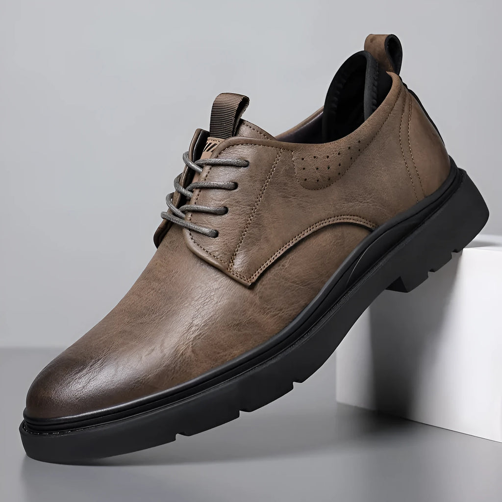 Men's black leather casual shoes with decorative sewing lines and rubber sole
