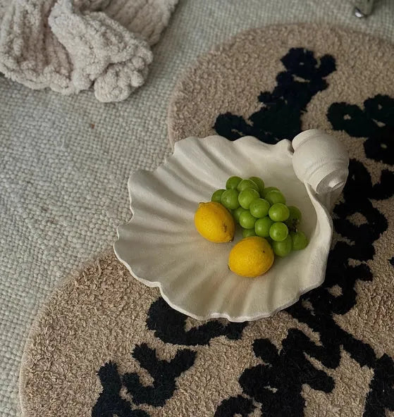 White resin simulation shell ornament for fruit plates and table displays