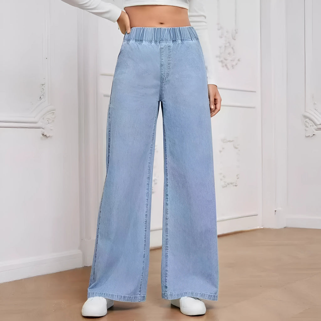 Plus size light blue washed straight-leg jeans with wide leg and mid waist