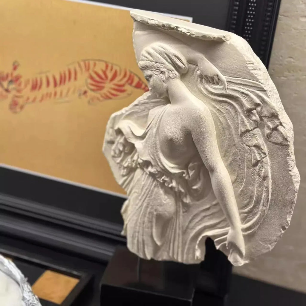 35cm tall Italian-style Wine Goddess resin sculpture ornament for modern home decor