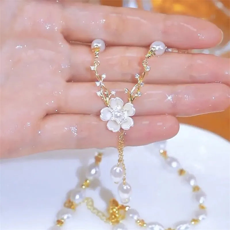 Alloy necklace with pearl flower pendant and floral design elements