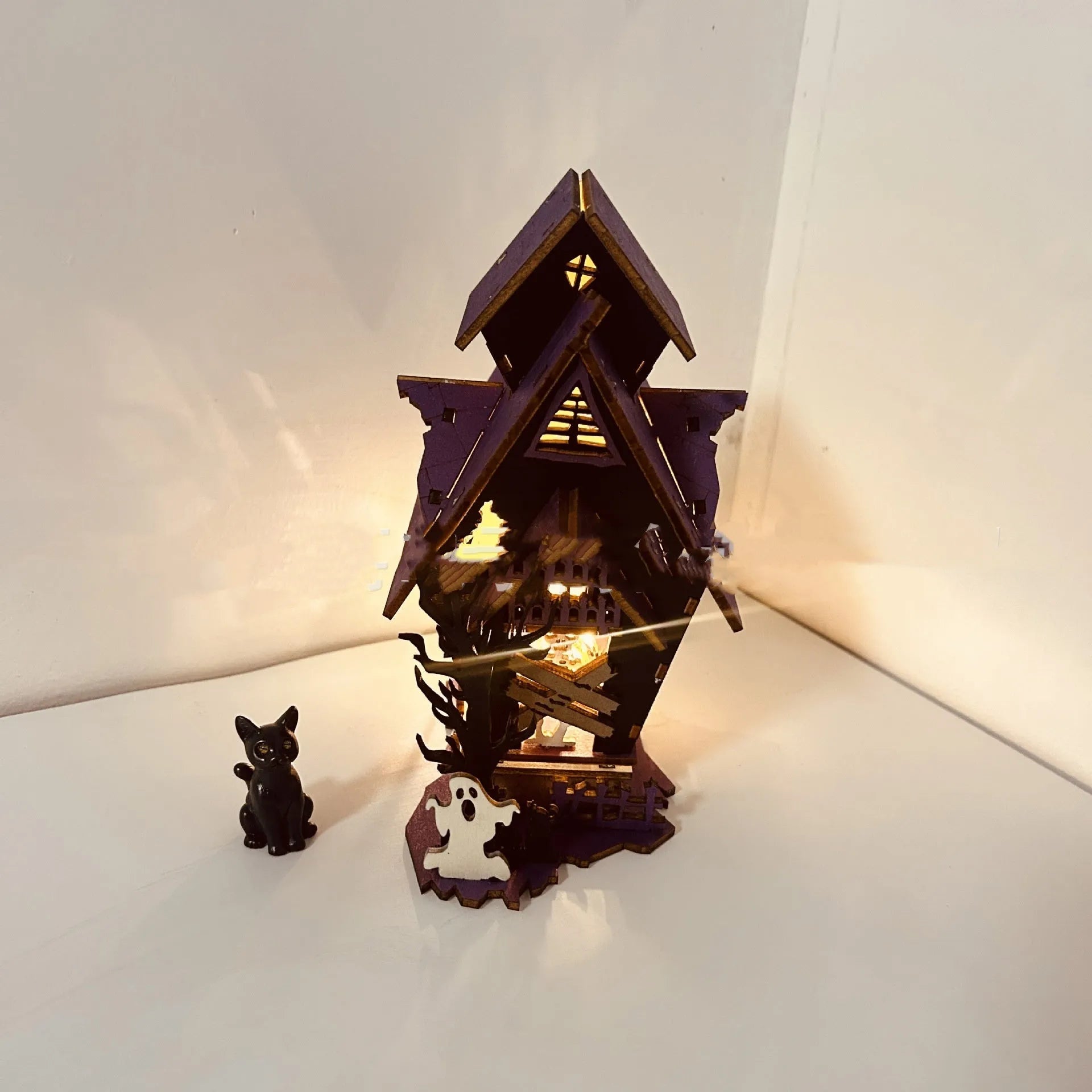 Wooden haunted house Halloween decoration measuring 14x10.5x19cm for candle illumination