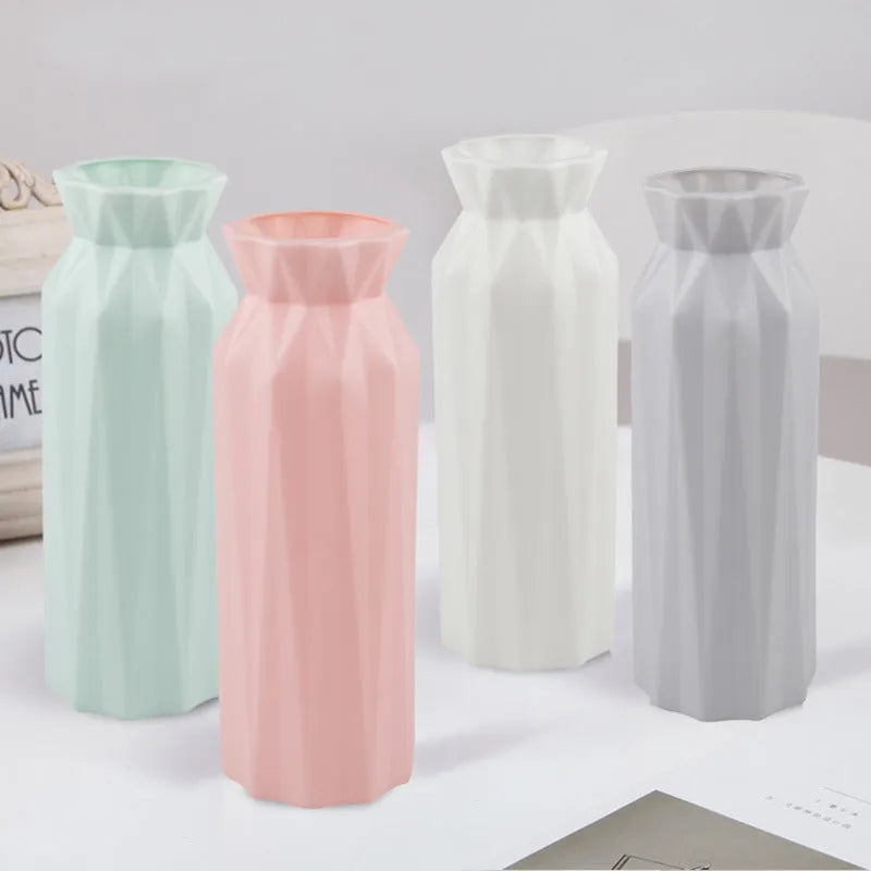 Green drop-resistant melamine plastic vase with a 7.2 cm bottom diameter.