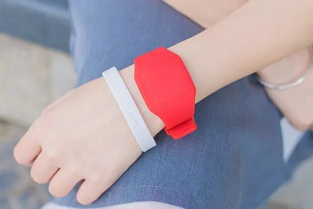 Square electronic touch screen watch with plastic case and PU strap on a wrist.